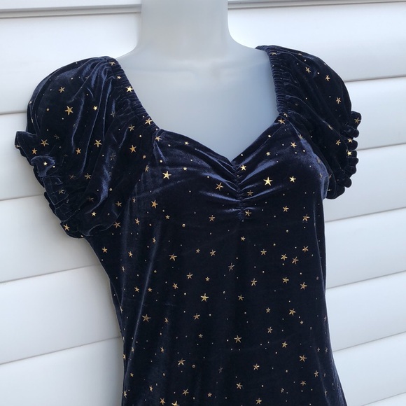 NWT romwe Velvet dress with gold stars - Picture 5 of 11